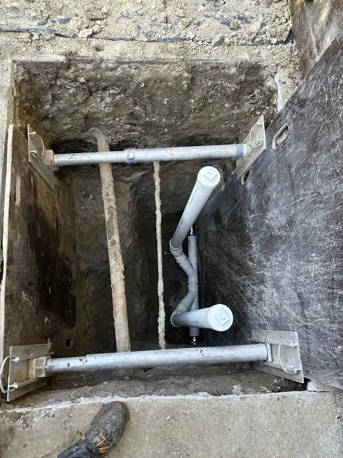 Experienced plumber completing Drain Cleaning work in Metzger